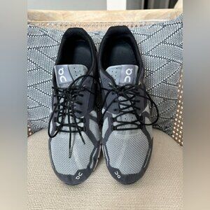 On Cloud Mens lightweight sneaker sz 13